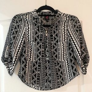 Black and White Print Crop Blouse with Zipper 2B Bebe